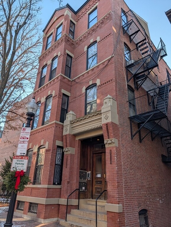 Building Photo - 2A Wellington St