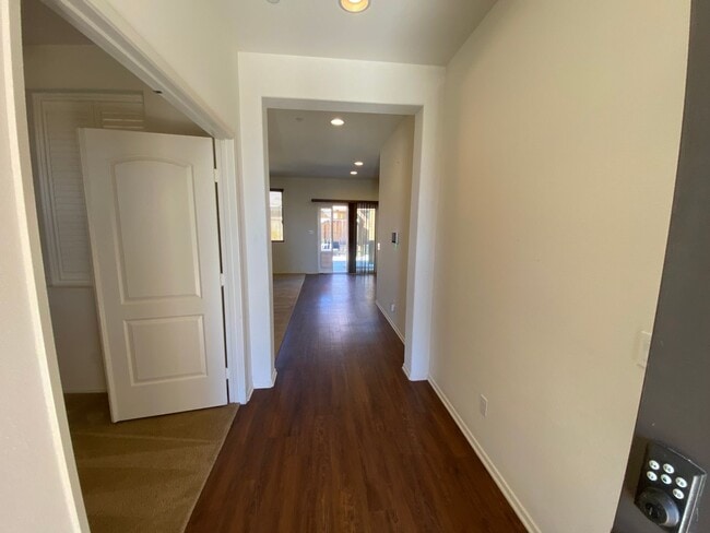 Building Photo - Rosamond 3+Office Available Now!