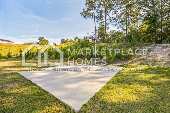 Building Photo - 750 Holderness Ct