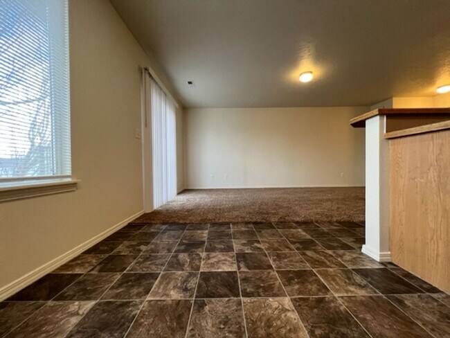 Building Photo - 2944 W Marbeth Ct