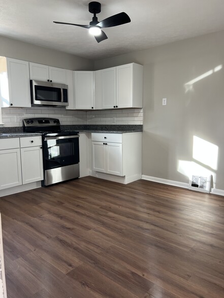 Kitchen - 1437 Exeter Ave