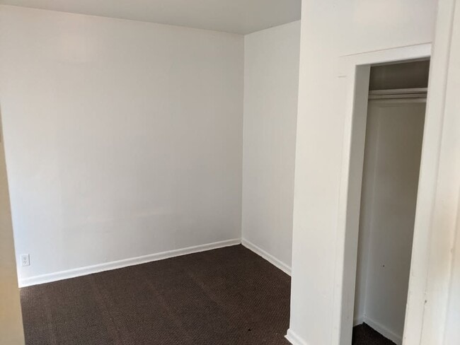 Building Photo - 512 1st Ave NE