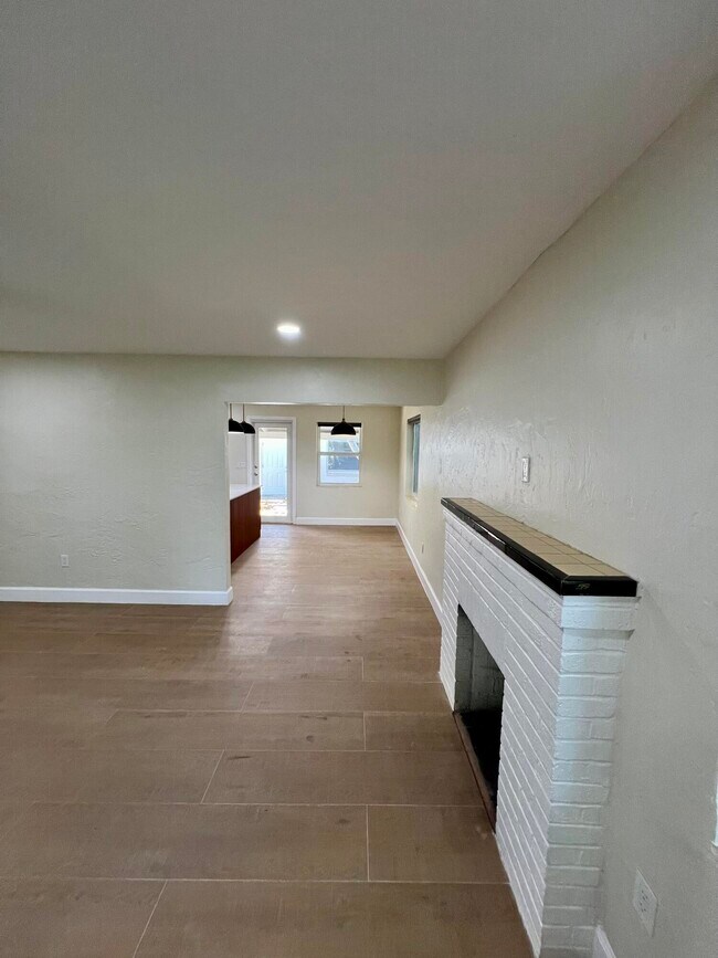 Building Photo - 3211 Floral Ave