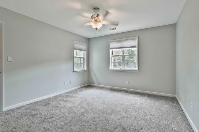 Building Photo - Luxury Millpond Manor Home in Starr’s Mill District!