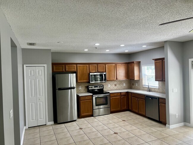 Building Photo - 2060 Cypress Bay Blvd