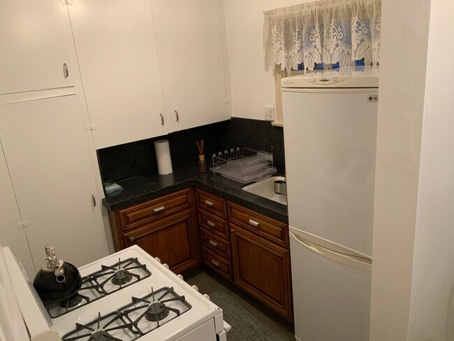 Kitchen - 10610 Wellworth Ave
