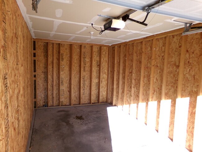 Building Photo - 3002 W Elizabeth St