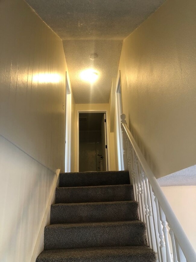 Building Photo - Beautiful 3 bed 2 bath in Springfield with...