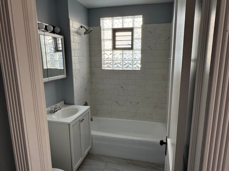 Building Photo - 6810 S Calumet Ave