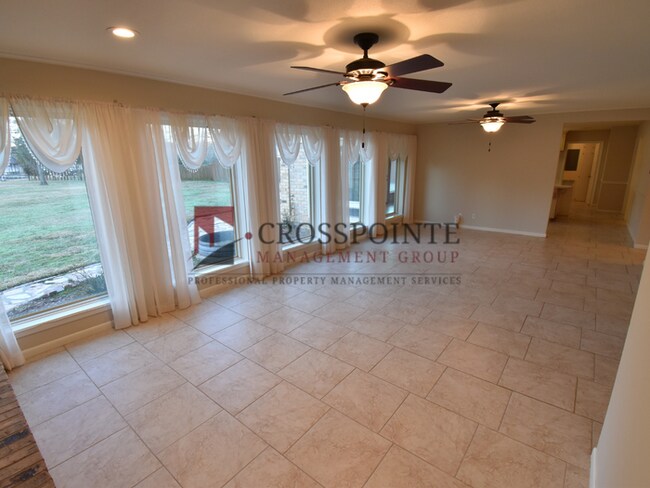 Building Photo - Tour Today! 3 Bedroom Home On Lake Tyler!