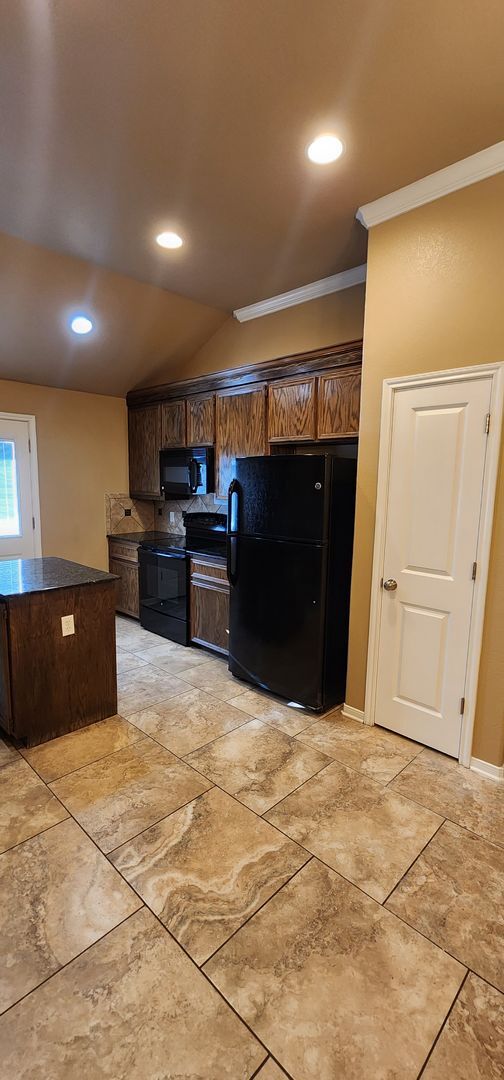 Building Photo - Spacious 2-Bedroom Home on Corner Lot – Mo...