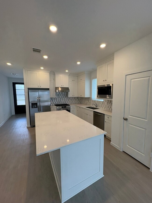 Building Photo - 6419 Seafoam Lake Dr