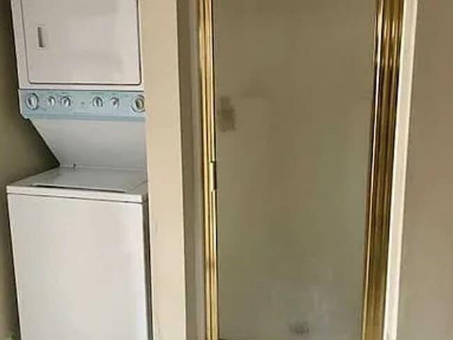 Building Photo - (Holdfunds)MeadowVista9041