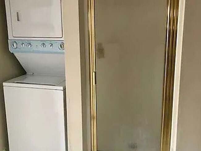 Building Photo - MeadowVista9041