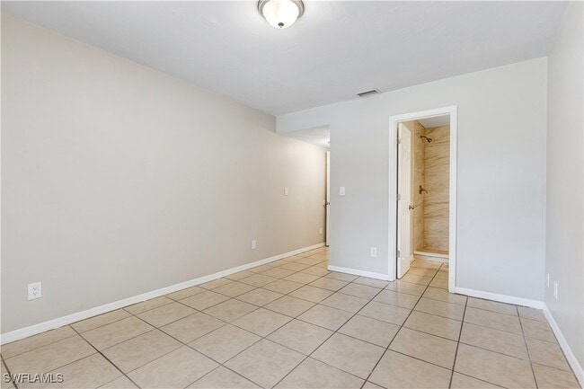 Building Photo - 5453 16th Pl SW