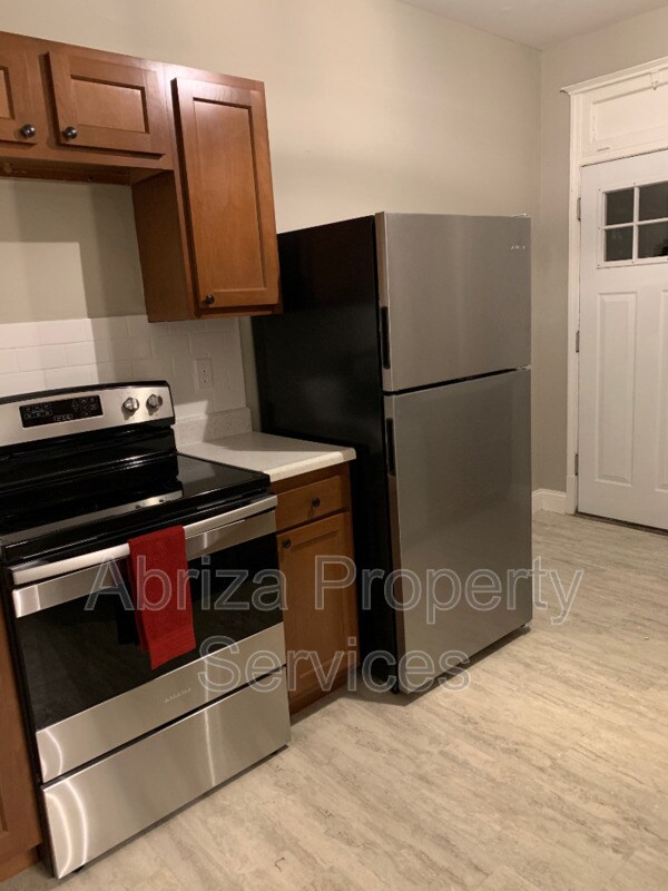 Building Photo - 1651 S Spring Ave