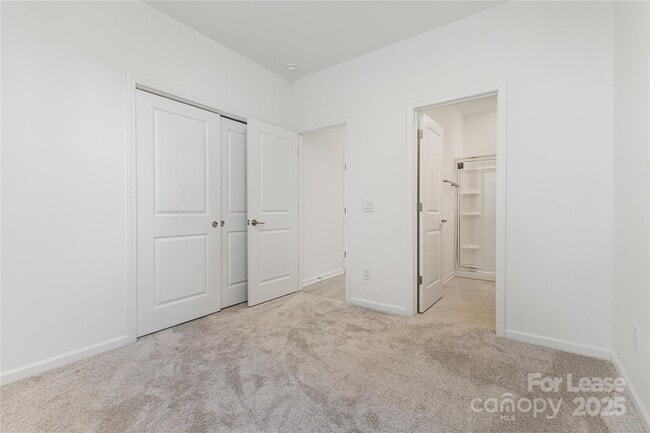 Building Photo - 14040 Lake Home Ln