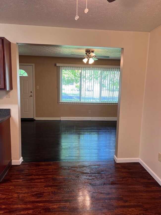 Building Photo - 926 N Ward Ave