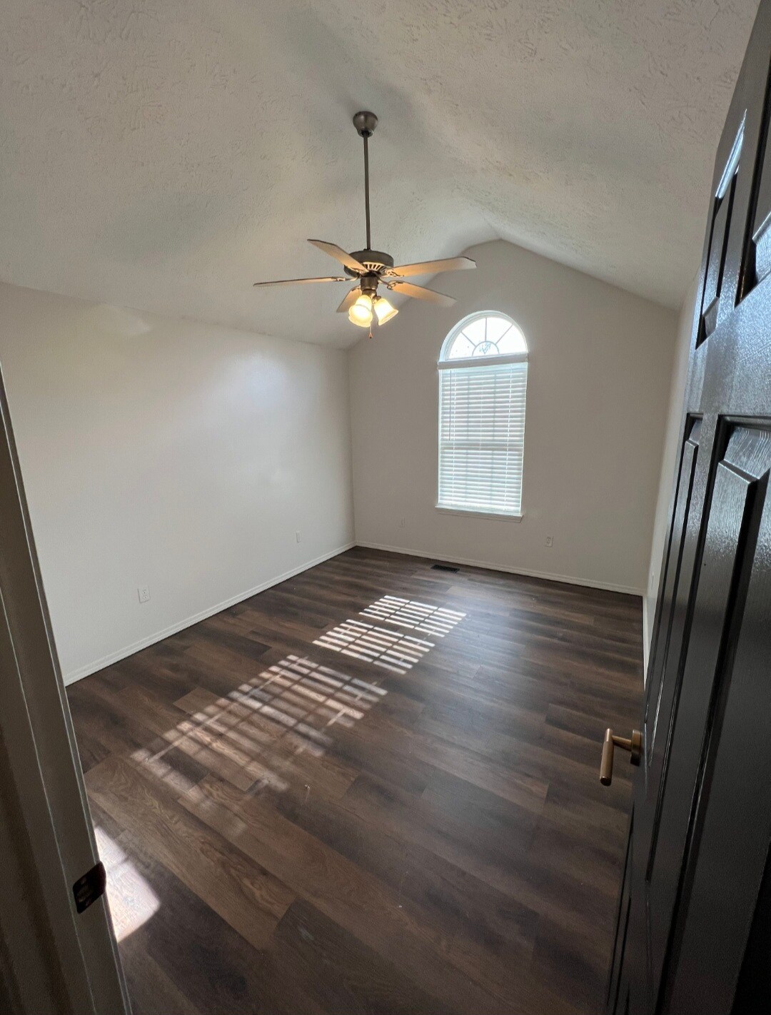 Building Photo - 3371 W Erie St