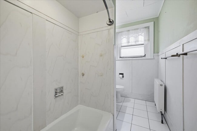 Building Photo - Spacious Victorian, over 2400 sq ft