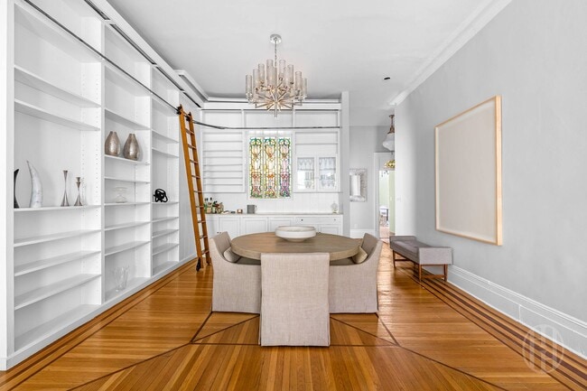 Building Photo - 24 E 11th St