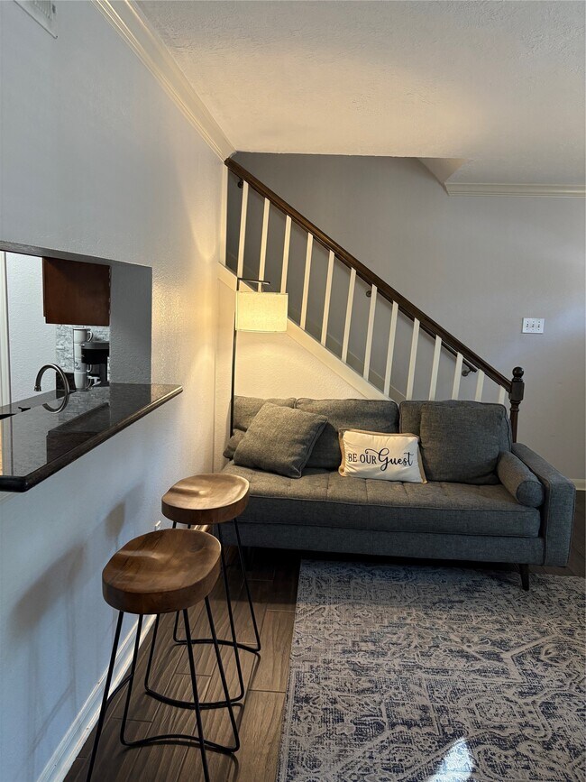 Building Photo - 732 Memorial Mews St