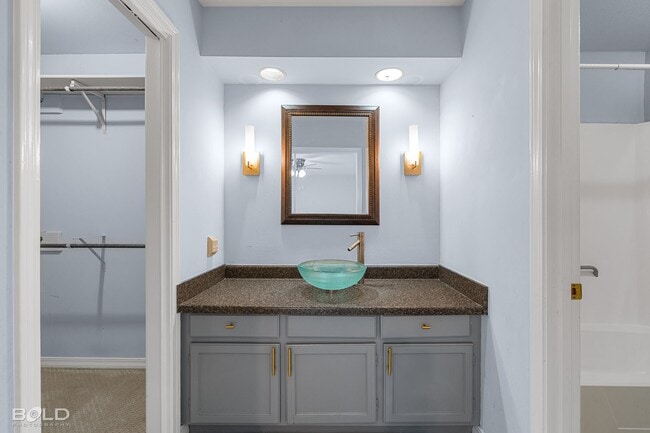Building Photo - 421 Stratmore Dr