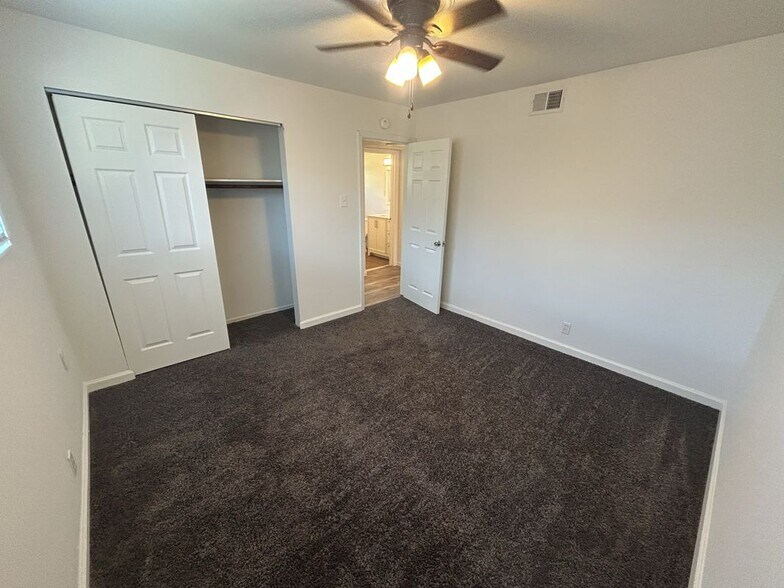 Building Photo - 10748 Tropic Dr