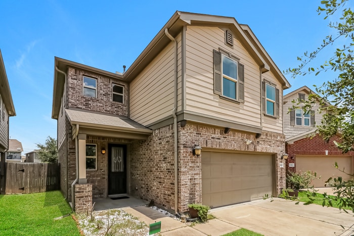Building Photo - 15806 Copper Oak Ln