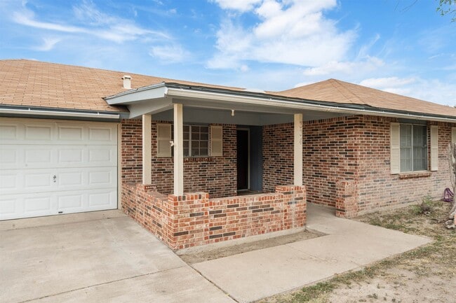 Building Photo - 334 Inspiration Way