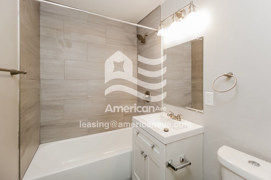 Building Photo - 2017 Miramar Blvd