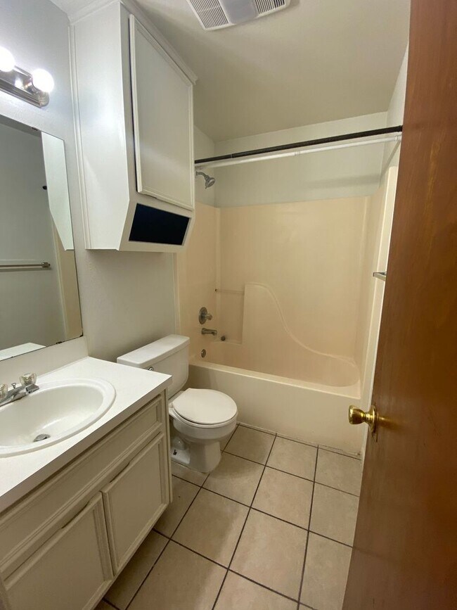 Building Photo - 1713 Windward Dr