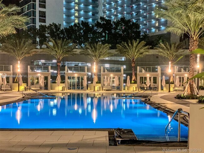 Building Photo - 851 NE 1st Ave