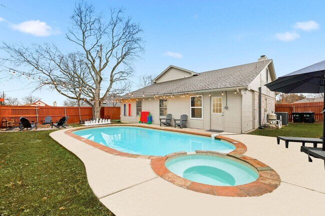 Building Photo - 2 St Charles Pl