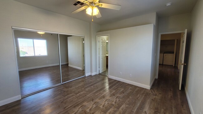 Building Photo - GATED TOWN HOUSE IN SUN TERRANCE COMMUNITY