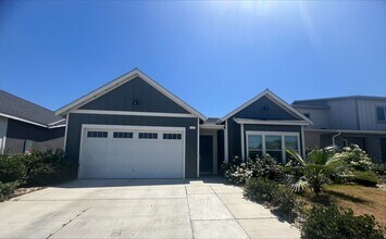 Building Photo - 3-bedroom, 2-bath home in Hanford, CA