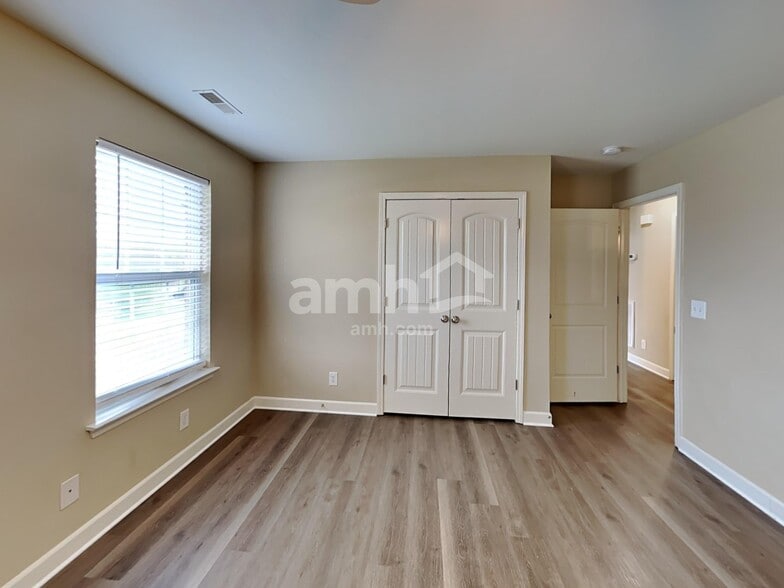 Building Photo - 1702 Arrowhead Dr