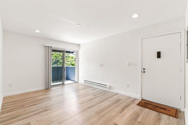 Building Photo - 421 Piccadilly Pl