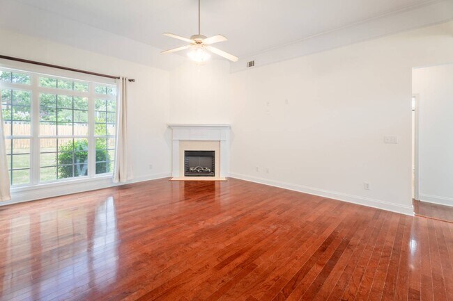 Building Photo - 256 Southbank Dr
