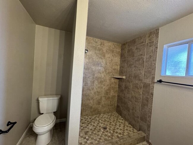 Building Photo - 1345 Agate Ave