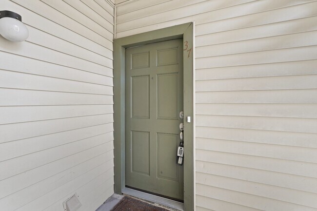 Building Photo - 2300 Augusta Dr
