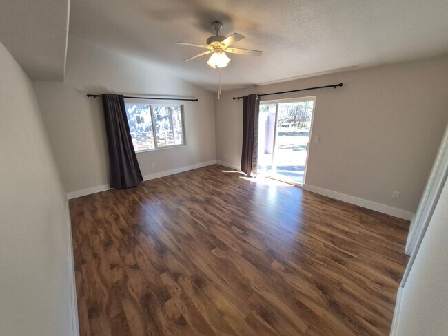 Building Photo - 3BR/2BA Retreat in Tollgate development - Sisters