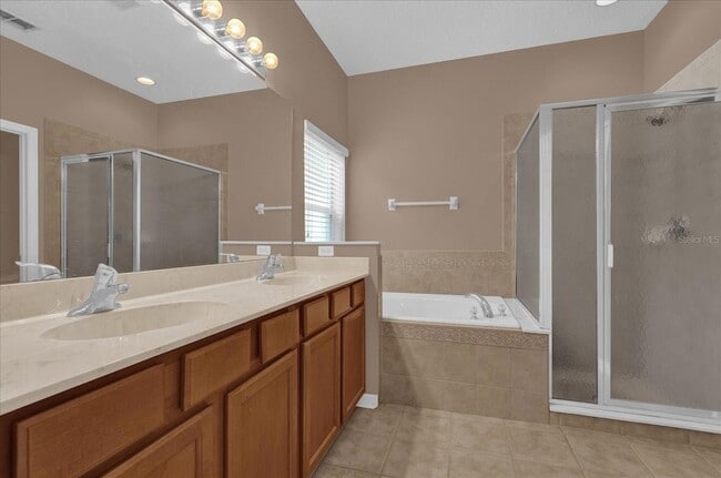 Building Photo - 14217 Bridgewater Crossings Blvd