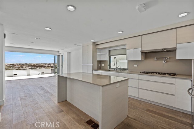 Building Photo - 816 W Oceanfront