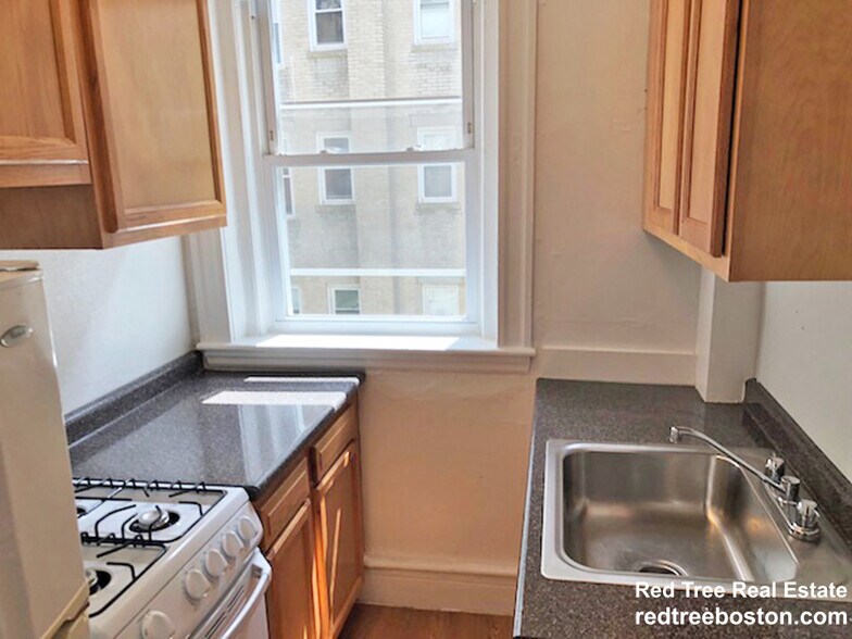 Building Photo - 1185 Boylston St