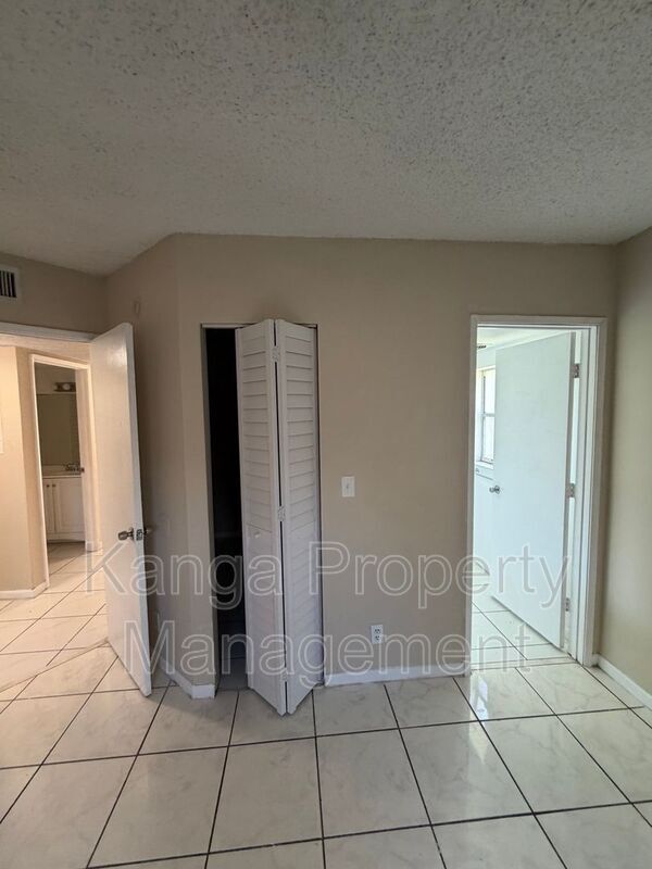 Building Photo - 11441 NW 35th St