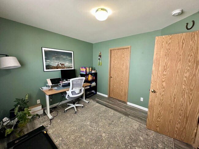 Building Photo - ***PENDING APPLICATIONS***3 Bed/2 Bath Qui...