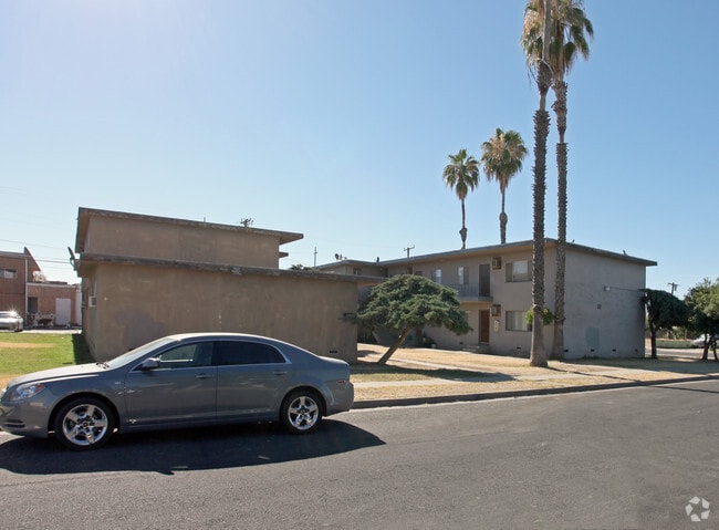 Primary Photo - 780 W Davis St