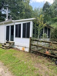 Building Photo - 640 Schwamberger Rd