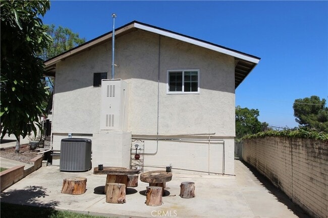 Building Photo - 2495 Vista Dr